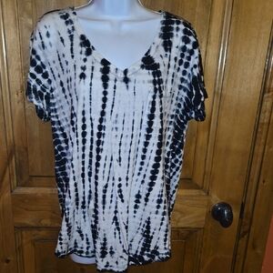 Torrid Black and White Tie-Dye Blouse